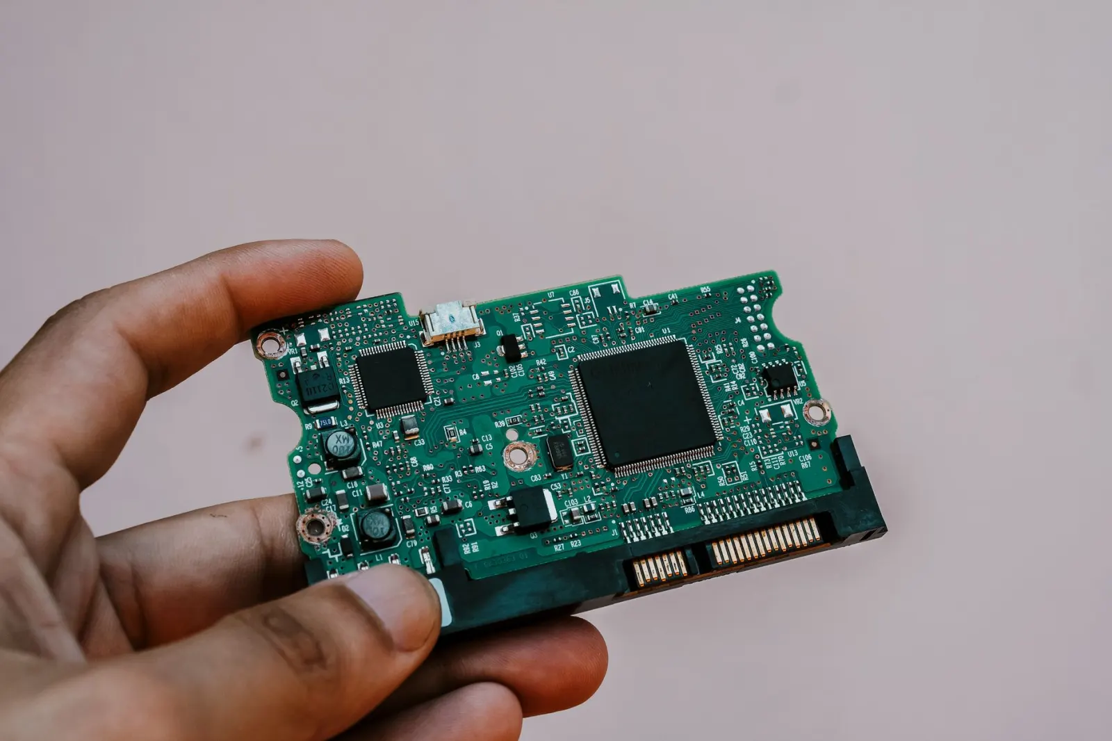 锂电池BMS系统技术升级对储能安全性的影响